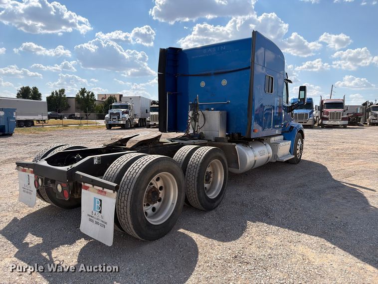 image for item EW8845 2016 Peterbilt 579 semi truck