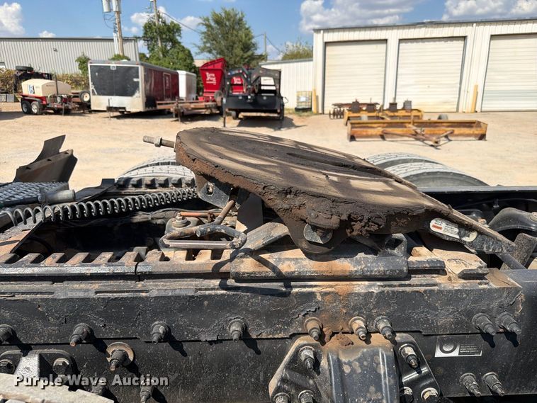 image for item EW8845 2016 Peterbilt 579 semi truck