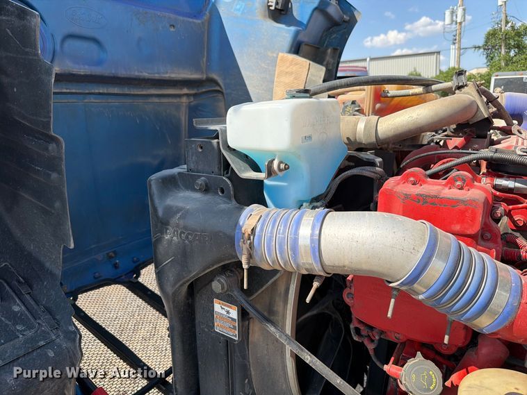 image for item EW8845 2016 Peterbilt 579 semi truck