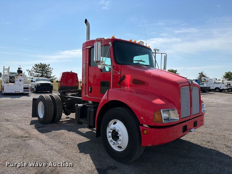 image for item FB5095 2004 Kenworth T300 semi truck