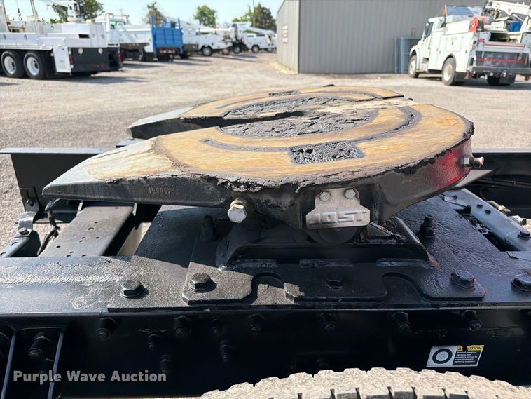 image for item FB5095 2004 Kenworth T300 semi truck