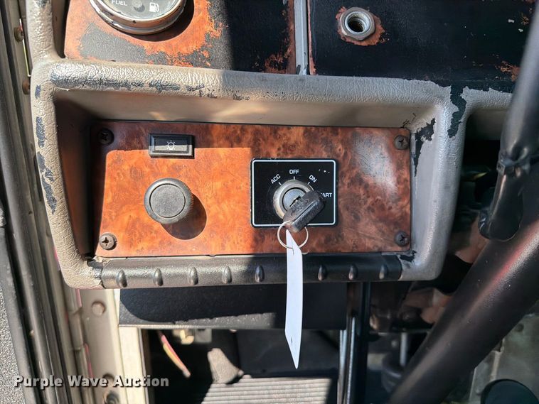 image for item FB5095 2004 Kenworth T300 semi truck