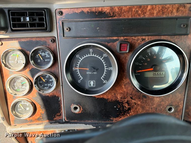 image for item FB5095 2004 Kenworth T300 semi truck