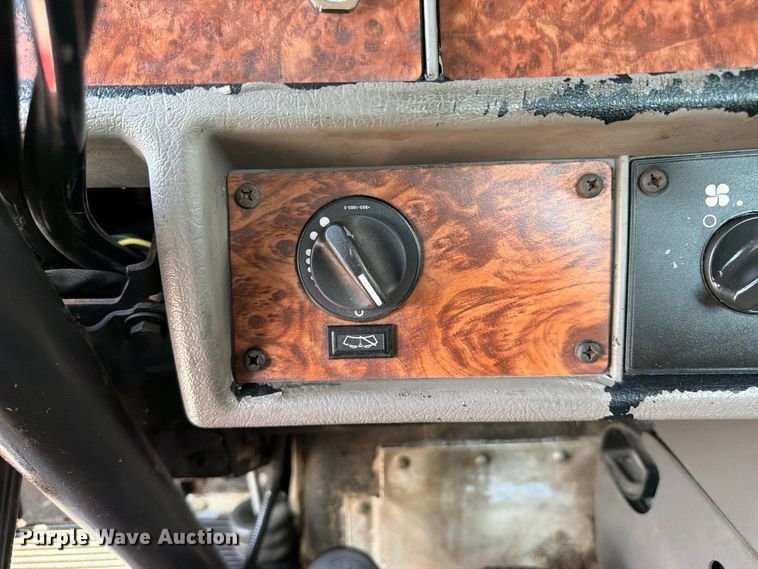 image for item FB5095 2004 Kenworth T300 semi truck
