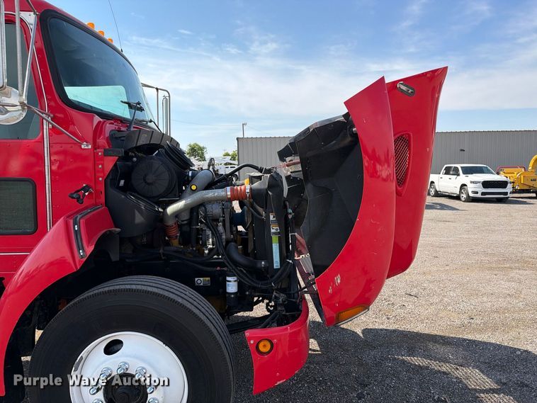 image for item FB5095 2004 Kenworth T300 semi truck
