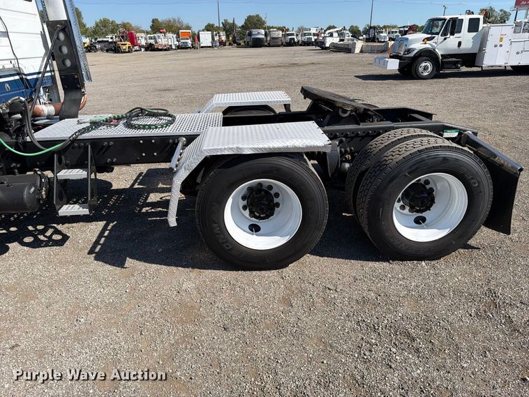 image for item FB5130 1998 Freightliner FL112 semi truck