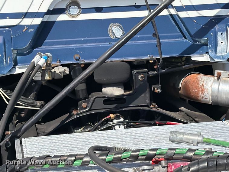 image for item FB5130 1998 Freightliner FL112 semi truck