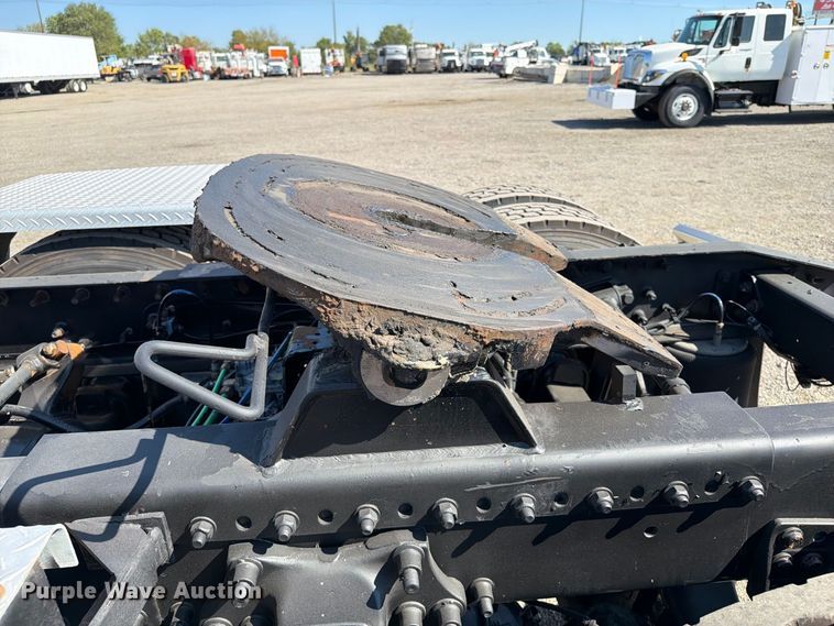 image for item FB5130 1998 Freightliner FL112 semi truck