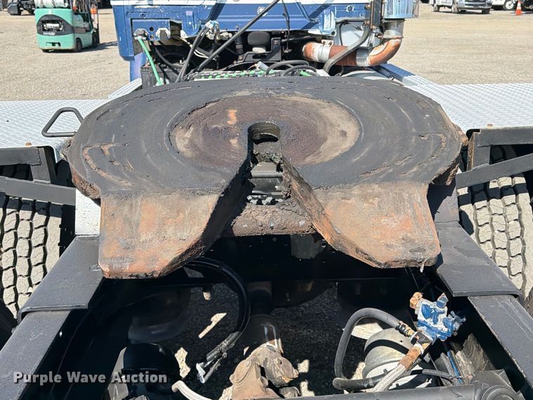 image for item FB5130 1998 Freightliner FL112 semi truck