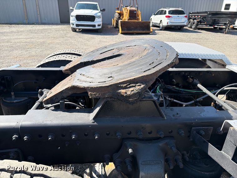 image for item FB5130 1998 Freightliner FL112 semi truck