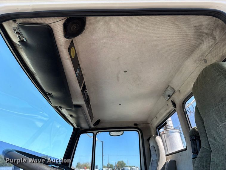 image for item FB5130 1998 Freightliner FL112 semi truck
