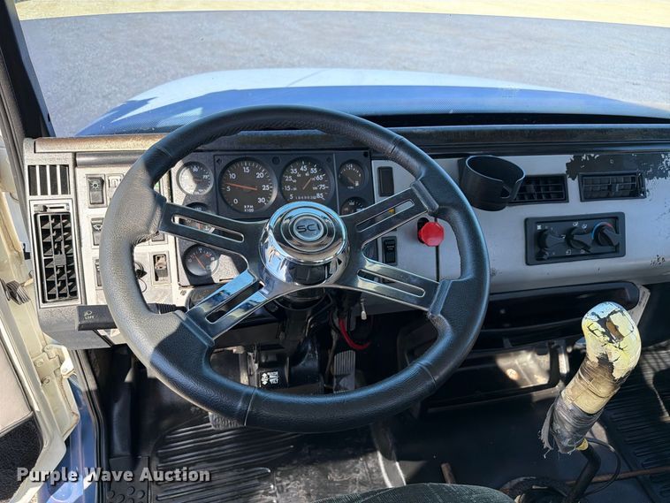 image for item FB5130 1998 Freightliner FL112 semi truck