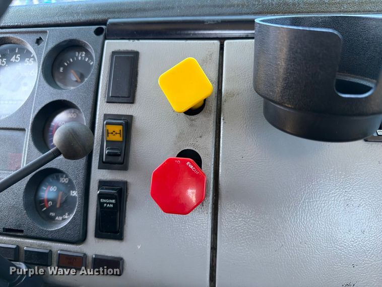 image for item FB5130 1998 Freightliner FL112 semi truck