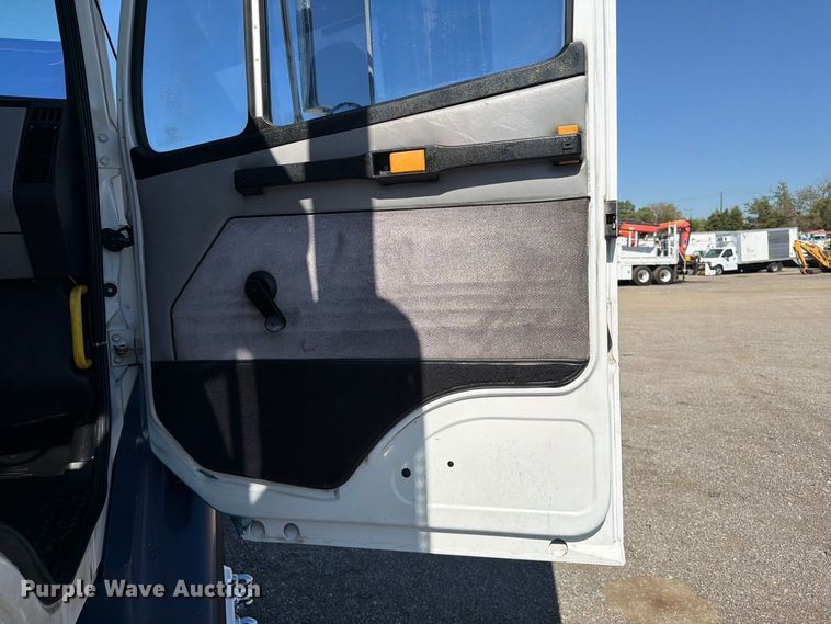 image for item FB5130 1998 Freightliner FL112 semi truck