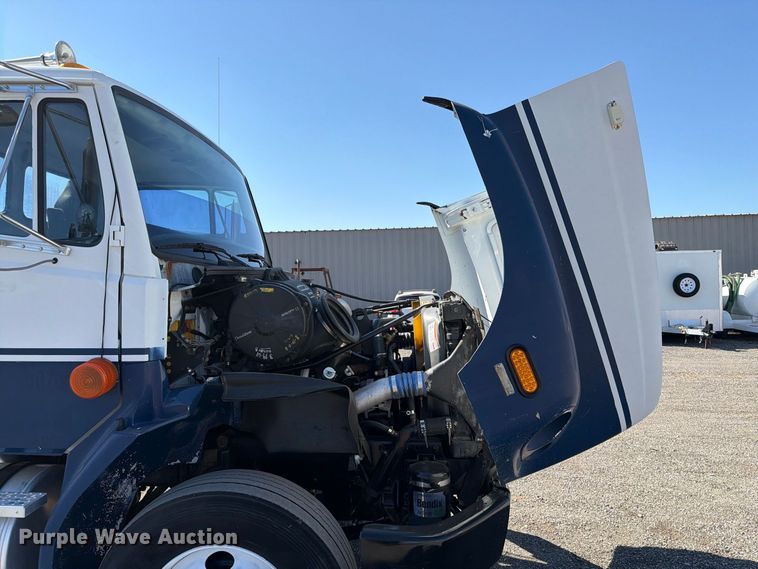 image for item FB5130 1998 Freightliner FL112 semi truck