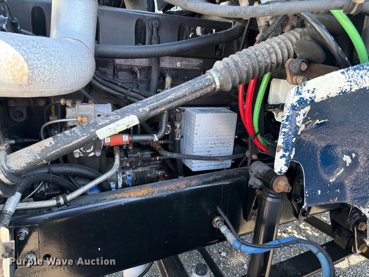 image for item FB5130 1998 Freightliner FL112 semi truck