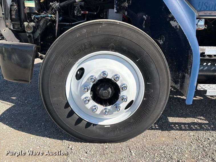 image for item FB5130 1998 Freightliner FL112 semi truck