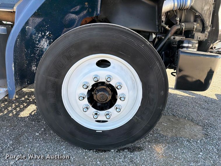 image for item FB5130 1998 Freightliner FL112 semi truck
