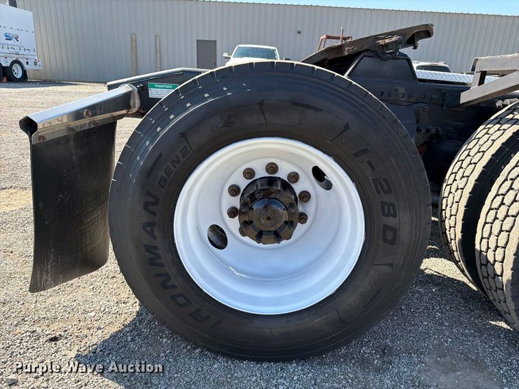 image for item FB5130 1998 Freightliner FL112 semi truck