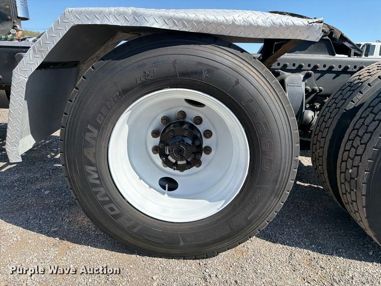image for item FB5130 1998 Freightliner FL112 semi truck