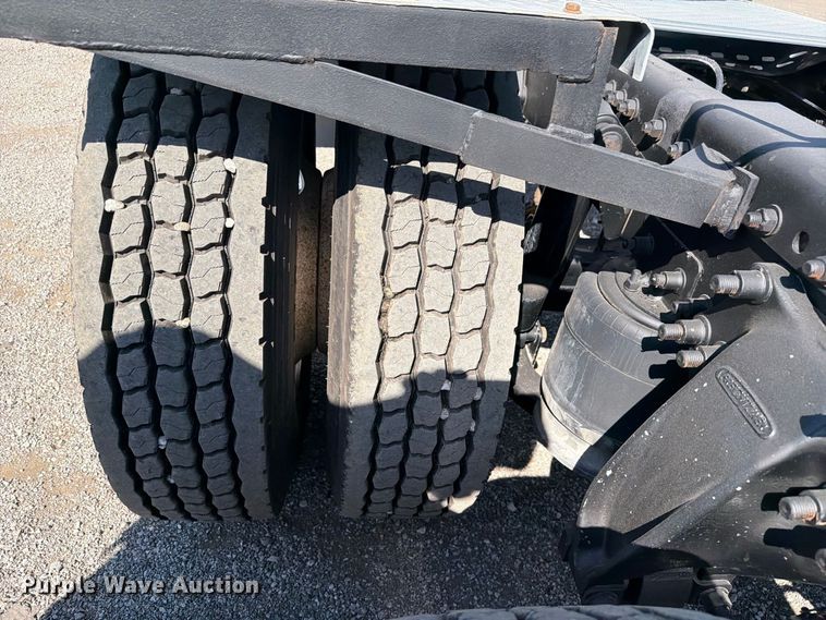 image for item FB5130 1998 Freightliner FL112 semi truck