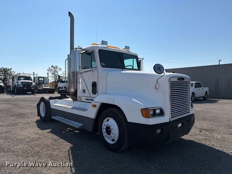 image for item FB5137 2000 Freightliner FLD120 semi truck