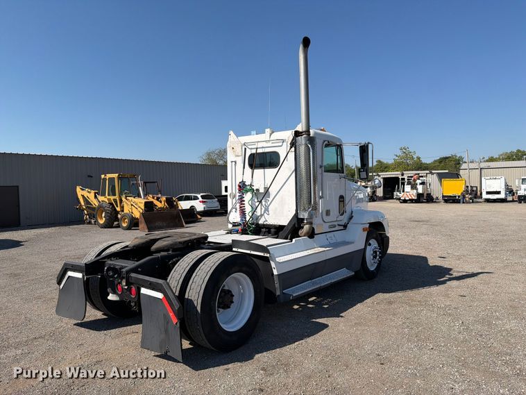 image for item FB5137 2000 Freightliner FLD120 semi truck