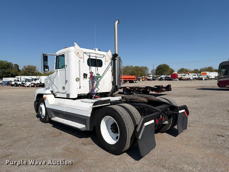 image for item FB5137 2000 Freightliner FLD120 semi truck