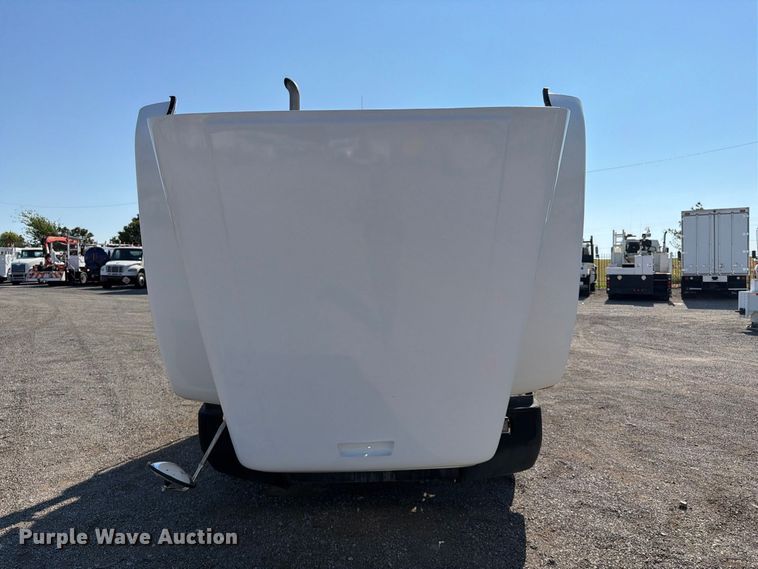 image for item FB5137 2000 Freightliner FLD120 semi truck