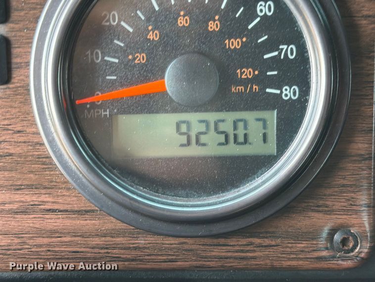 image for item FB5137 2000 Freightliner FLD120 semi truck