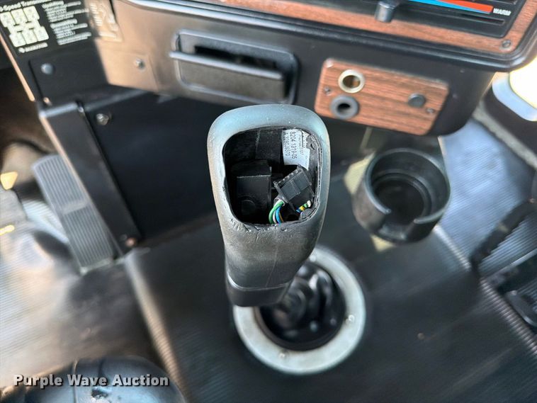 image for item FB5137 2000 Freightliner FLD120 semi truck