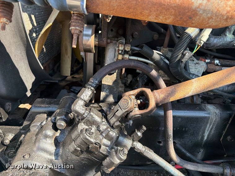 image for item FB5137 2000 Freightliner FLD120 semi truck