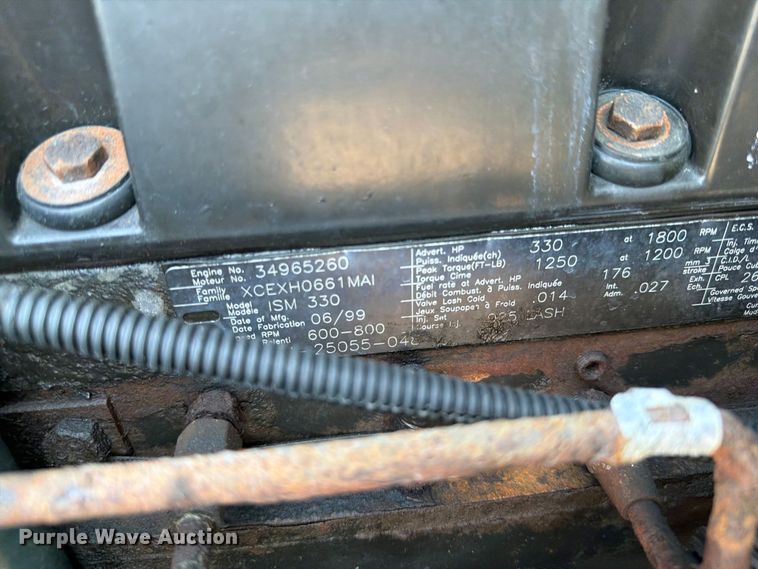 image for item FB5137 2000 Freightliner FLD120 semi truck