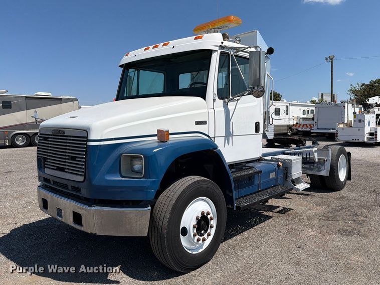 1995 Freightliner FL106 semi truck