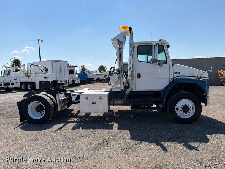 image for item FB5138 1995 Freightliner FL106 semi truck