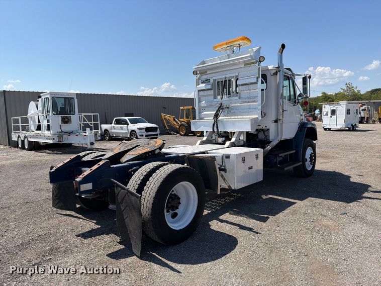 image for item FB5138 1995 Freightliner FL106 semi truck