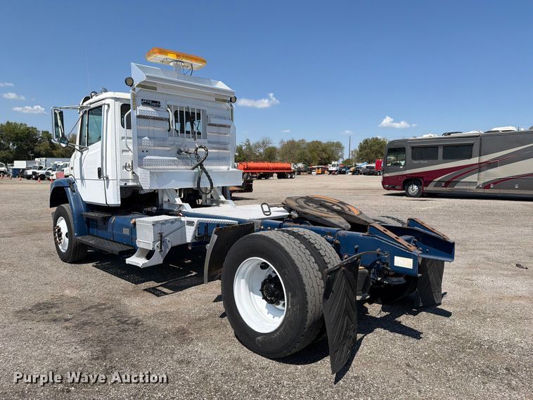 image for item FB5138 1995 Freightliner FL106 semi truck