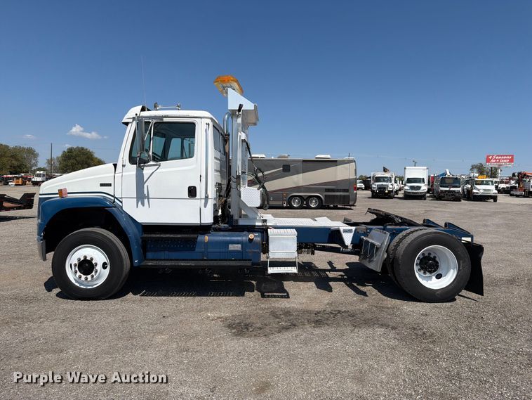 image for item FB5138 1995 Freightliner FL106 semi truck
