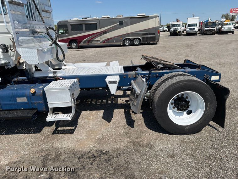 image for item FB5138 1995 Freightliner FL106 semi truck