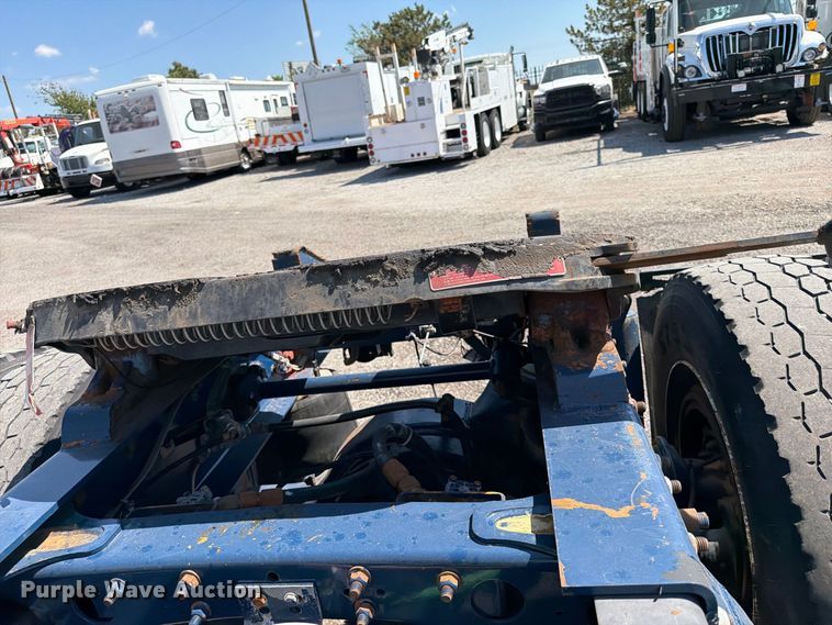 image for item FB5138 1995 Freightliner FL106 semi truck