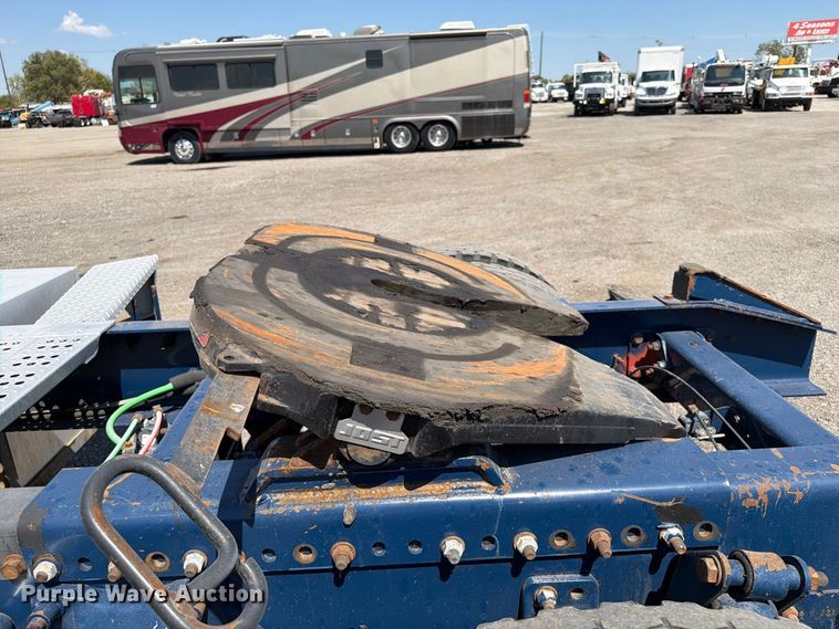 image for item FB5138 1995 Freightliner FL106 semi truck
