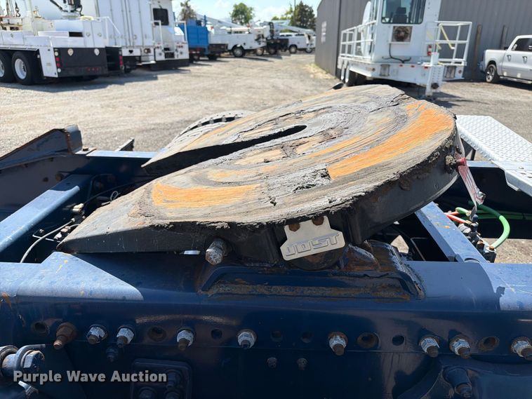 image for item FB5138 1995 Freightliner FL106 semi truck