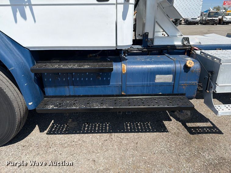 image for item FB5138 1995 Freightliner FL106 semi truck