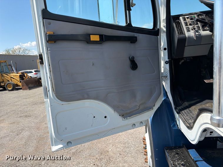 image for item FB5138 1995 Freightliner FL106 semi truck