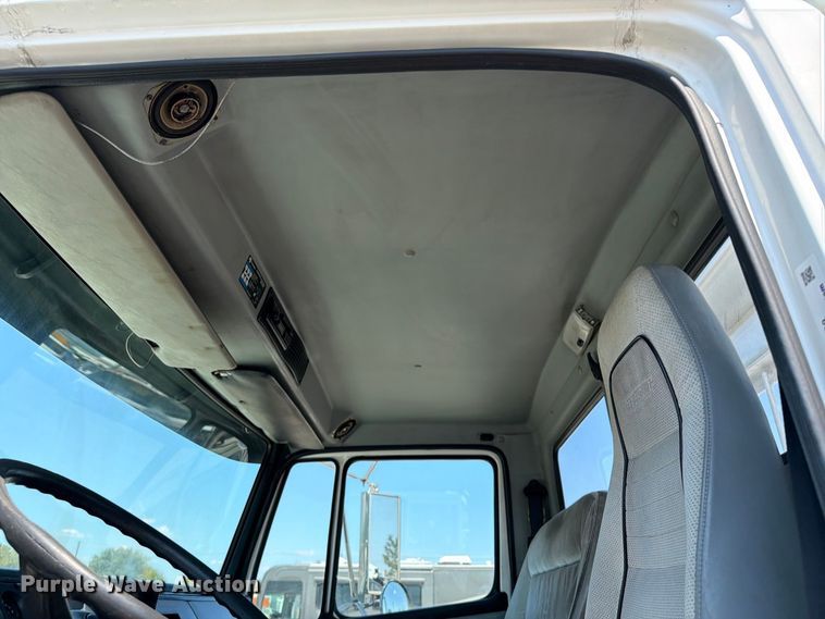 image for item FB5138 1995 Freightliner FL106 semi truck