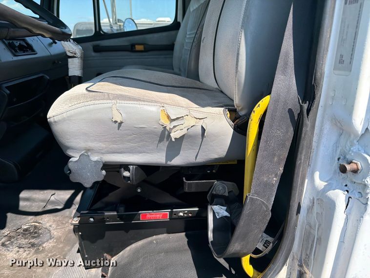 image for item FB5138 1995 Freightliner FL106 semi truck