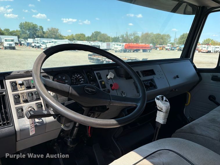 image for item FB5138 1995 Freightliner FL106 semi truck