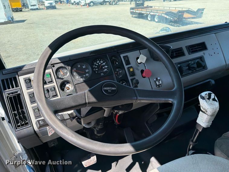 image for item FB5138 1995 Freightliner FL106 semi truck