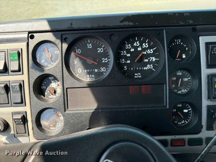 image for item FB5138 1995 Freightliner FL106 semi truck