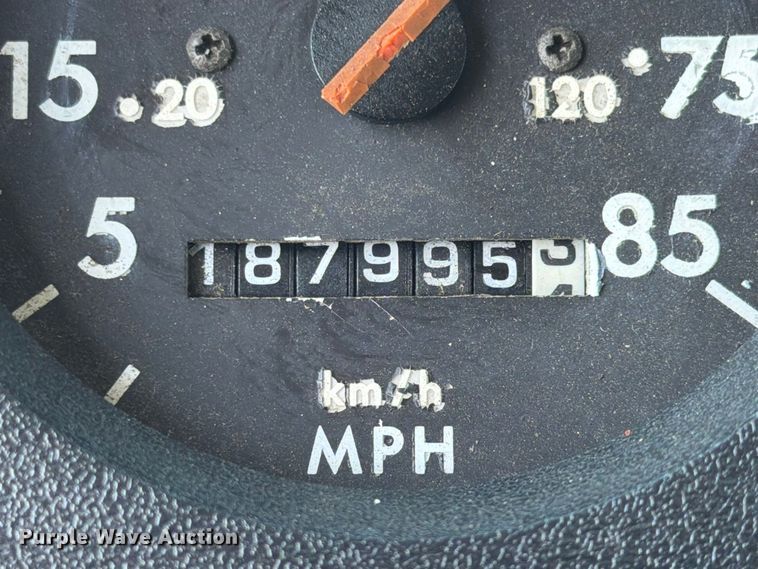 image for item FB5138 1995 Freightliner FL106 semi truck